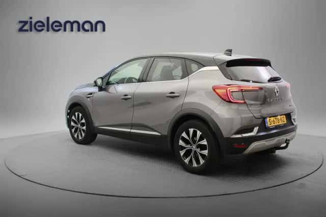 Renault Captur (2023) thumbnail 2