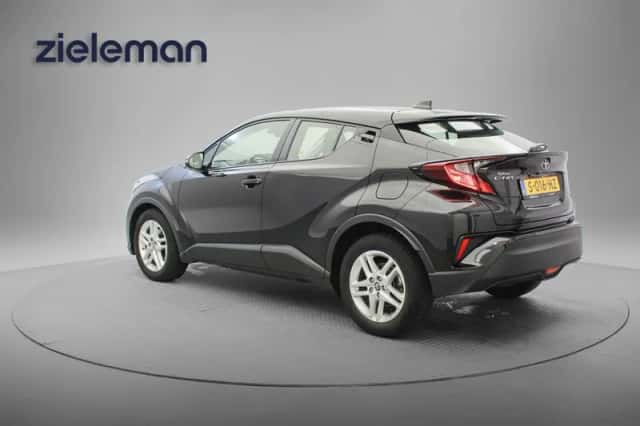 Toyota C-HR (2023) thumbnail 3