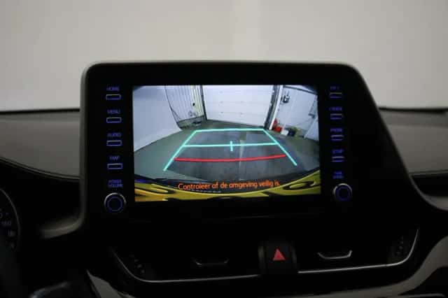 Toyota C-HR (2023) thumbnail 6