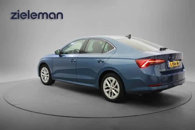 Škoda Octavia (2021) thumbnail 3