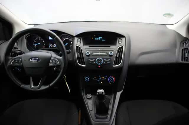 Ford Focus (2018) thumbnail 2