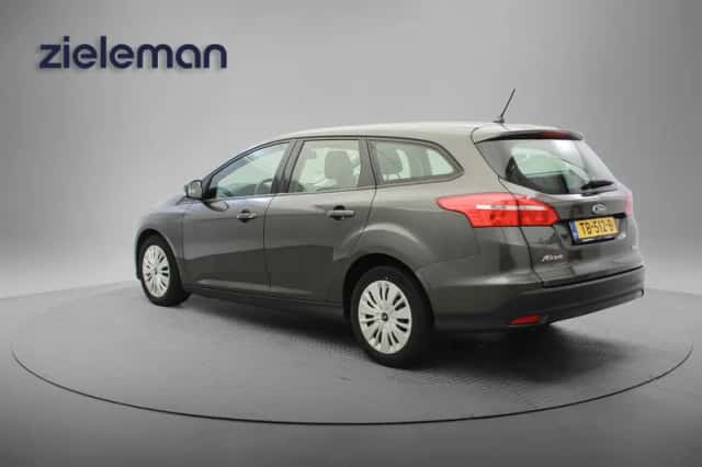 Ford Focus (2018) thumbnail 3