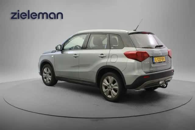 Suzuki Vitara (2021) thumbnail 3
