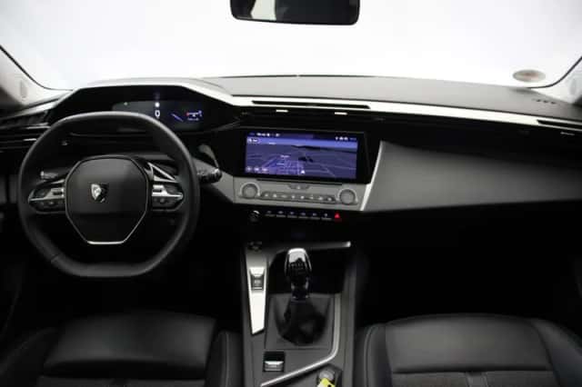 Peugeot 308 (2022) thumbnail 2