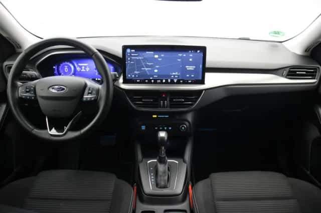 Ford Focus (2022) thumbnail 2