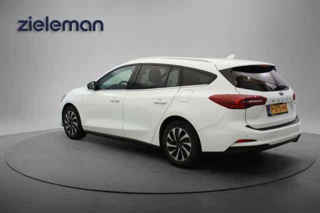Ford Focus (2022) thumbnail 3
