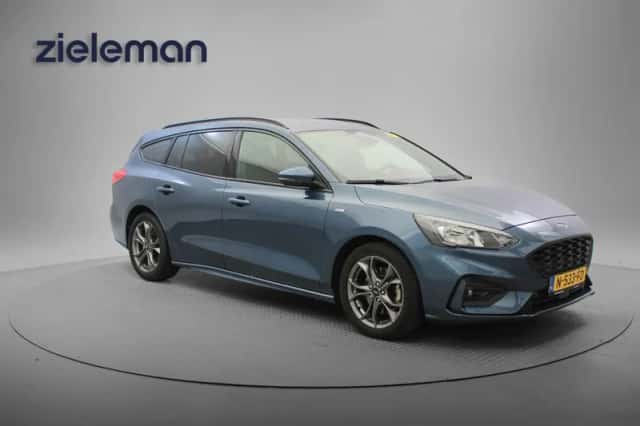 Ford Focus (2021) thumbnail 1