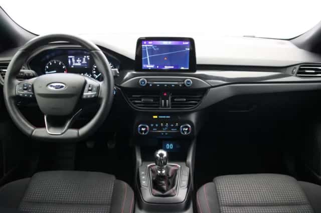 Ford Focus (2021) thumbnail 2