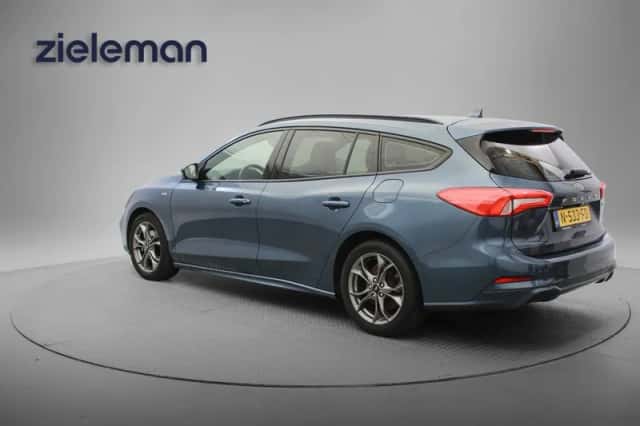 Ford Focus (2021) thumbnail 3