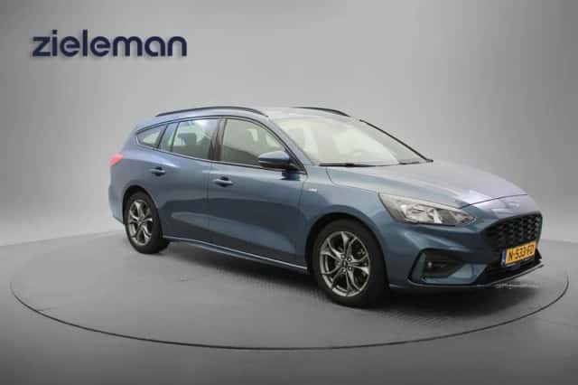 Ford Focus (2021) thumbnail 3