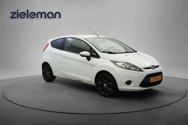 Ford Fiesta (2011) thumbnail 1