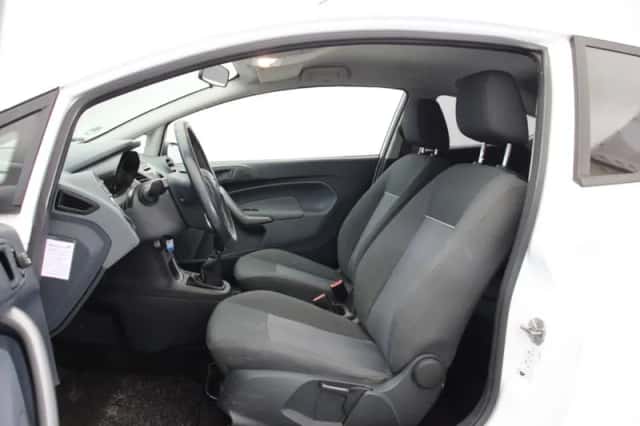 Ford Fiesta (2011) thumbnail 4