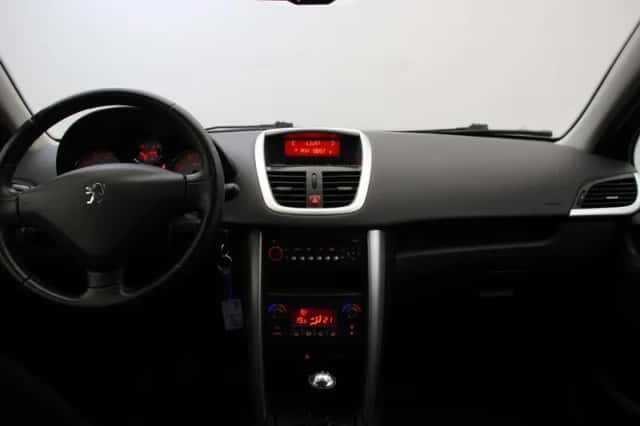 Peugeot 207 (2010) thumbnail 3