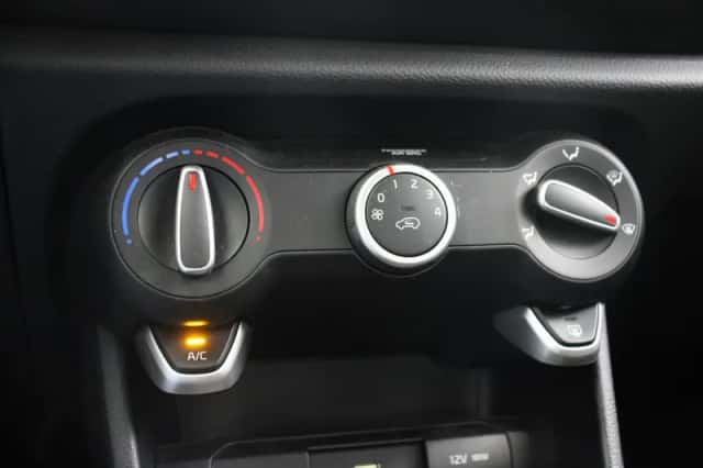 Kia Picanto (2022) thumbnail 5