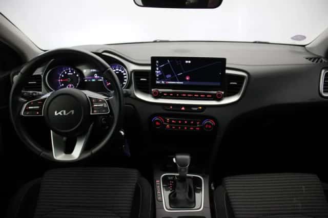 Kia Ceed (2023) thumbnail 2