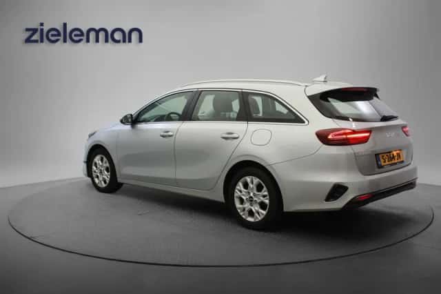 Kia Ceed (2023) thumbnail 3