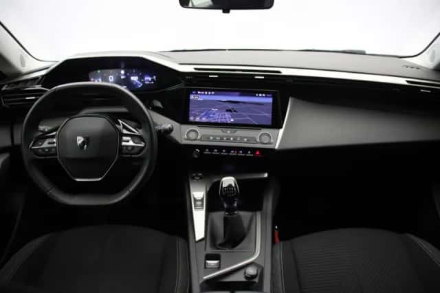 Peugeot 308 (2022) thumbnail 2