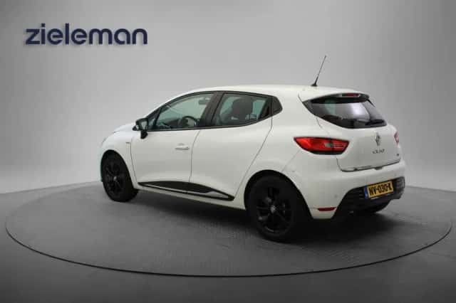 Renault Clio (2017) thumbnail 2