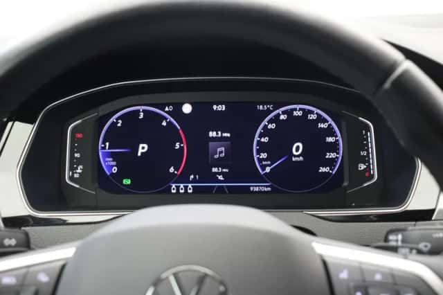 Volkswagen Passat (2023) thumbnail 5