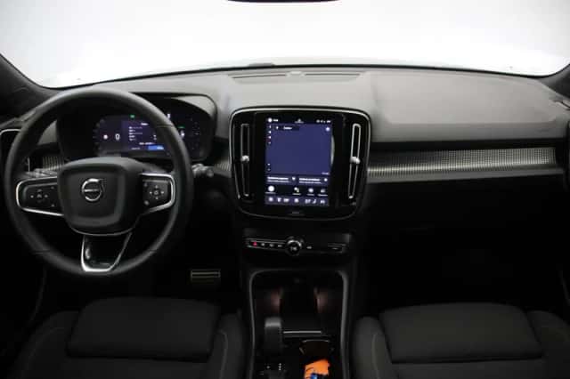Volvo XC40 (2021) thumbnail 2