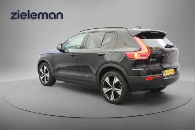 Volvo XC40 (2021) thumbnail 3
