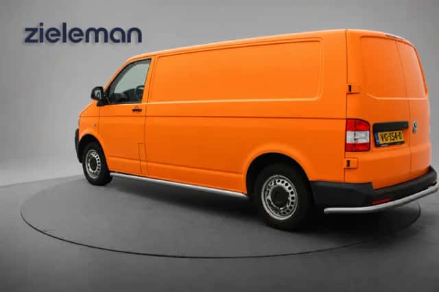 Volkswagen Transporter (2013) thumbnail 3