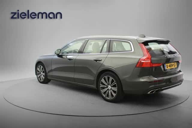 Volvo V60 (2021) thumbnail 3