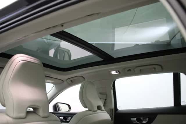 Volvo V60 (2021) thumbnail 5