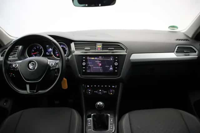 Volkswagen Tiguan (2019) thumbnail 2