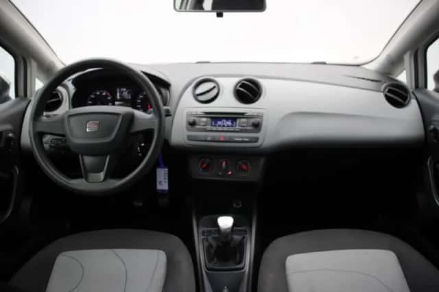 SEAT Ibiza (2013) thumbnail 2