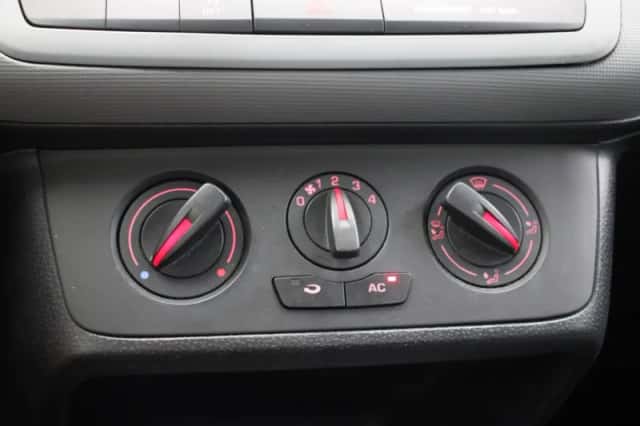 SEAT Ibiza (2013) thumbnail 5