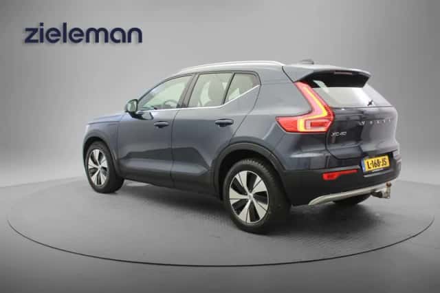 Volvo XC40 (2021) thumbnail 3