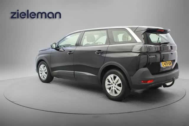 Peugeot 5008 (2021) thumbnail 3