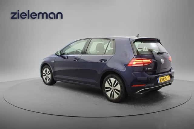 Volkswagen E-GOLF (2018) thumbnail 3