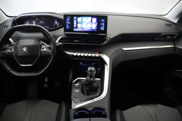 Peugeot 5008 (2021) thumbnail 2