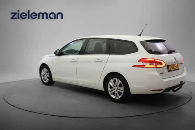 Peugeot 308 (2021) thumbnail 3