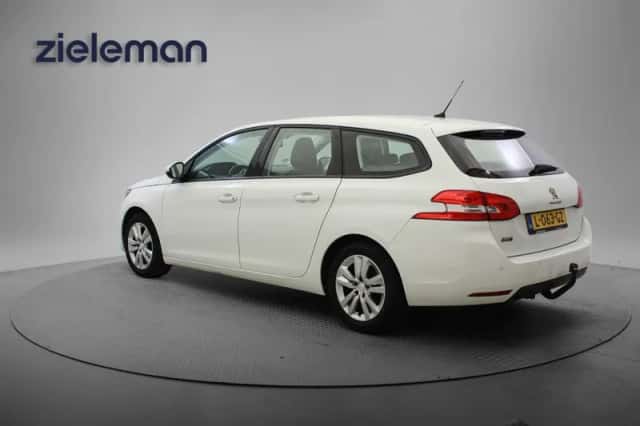 Peugeot 308 (2021) thumbnail 3