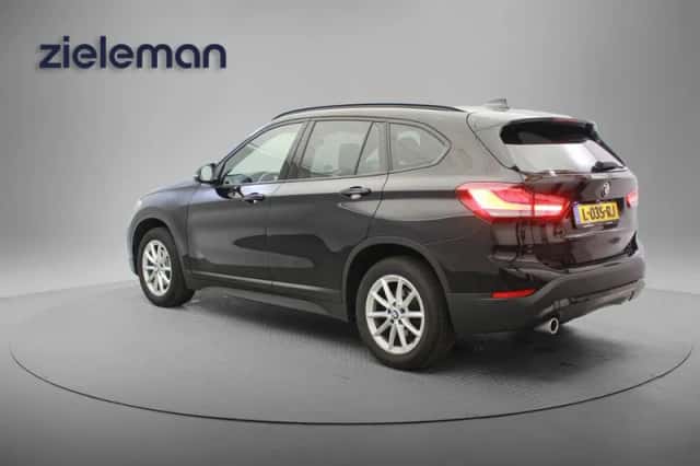 BMW X1 (2021) thumbnail 2
