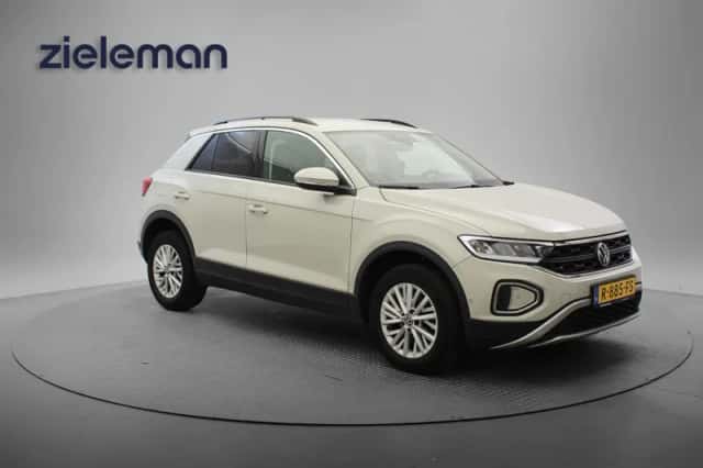 Volkswagen T-Roc (2022) thumbnail 1