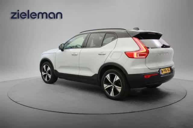 Volvo XC40 (2021) thumbnail 3