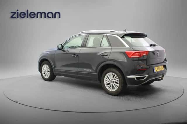 Volkswagen T-Roc (2021) thumbnail 2