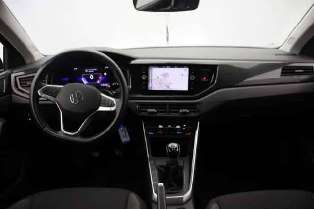 Volkswagen Polo (2022) thumbnail 2