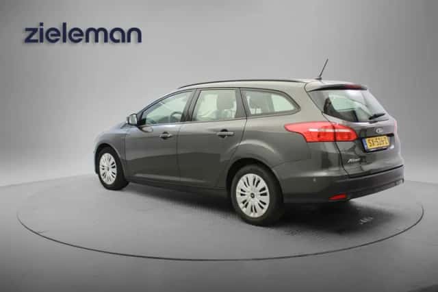 Ford Focus (2018) thumbnail 2