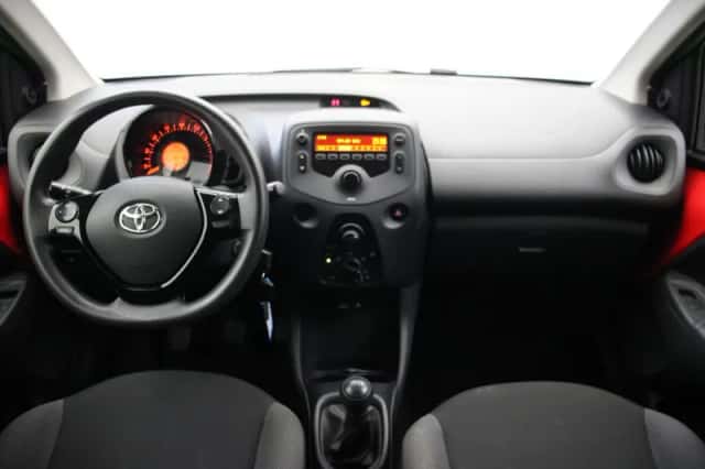 Toyota Aygo (2021) thumbnail 2