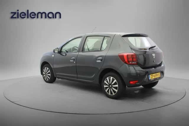Dacia Sandero (2019) thumbnail 3