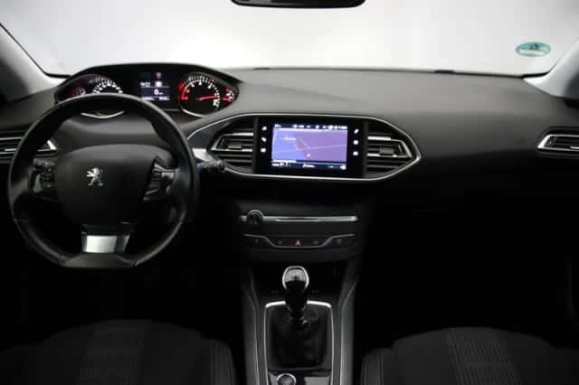 Peugeot 308 (2021) thumbnail 2
