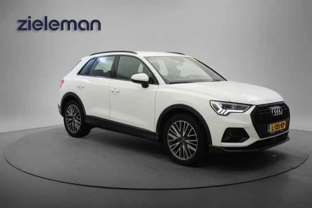 Audi Q3 (2021) thumbnail 1