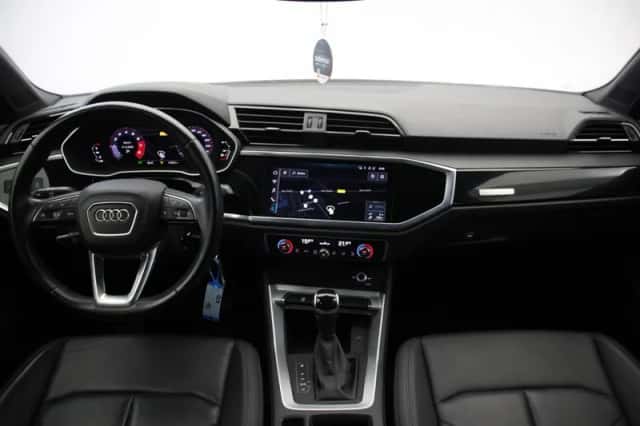 Audi Q3 (2021) thumbnail 2