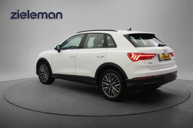 Audi Q3 (2021) thumbnail 3