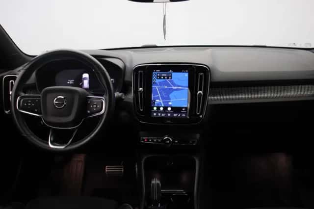 Volvo XC40 (2021) thumbnail 2